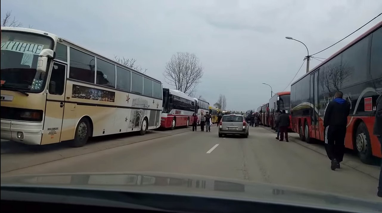ВЕЛИКА БОРБА ЗА НИШ! Вучић доводи стотине аутобуса пуних ботова и присталица ВЕЛИКА БОРБА ЗА НИШ! Вучић доводи стотине аутобуса пуних ботова и присталица