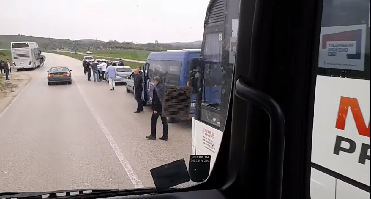 Одакле теби Вучићу само 20.000 евра за изнајмљивање аутобуса по митингу и ко то и одакле плаћа? (видео) Одакле теби Вучићу само 20.000 евра за изнајмљивање аутобуса по митингу и ко то и одакле плаћа? (видео)