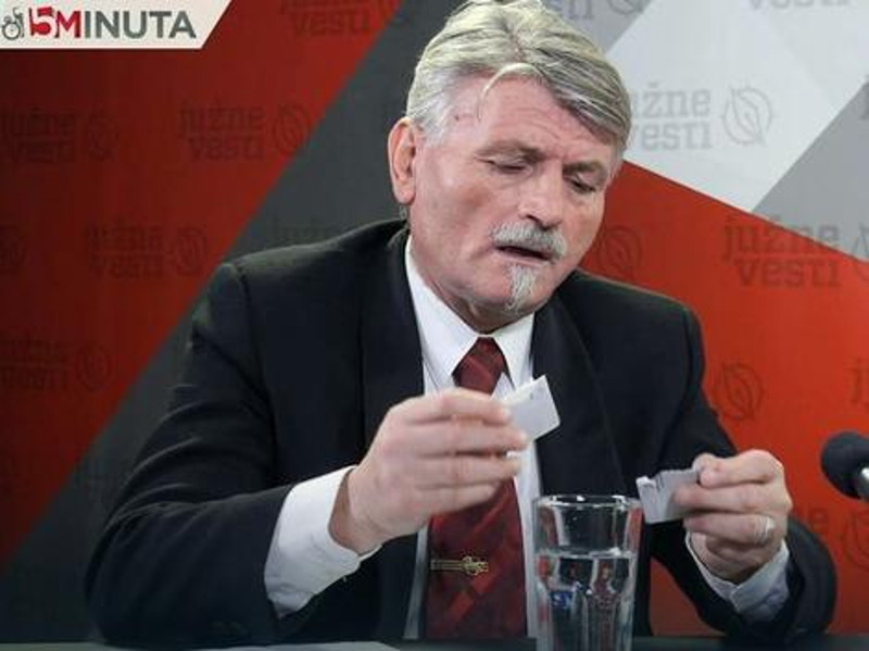 Миодраг Станковић у ТВ емисији поцепао чланску карту СНС због тога што је "СНС у Нишу конгломерат професионалних прелетача " Миодраг Станковић у ТВ емисији поцепао чланску карту СНС због тога што је "СНС у Нишу конгломерат професионалних прелетача "