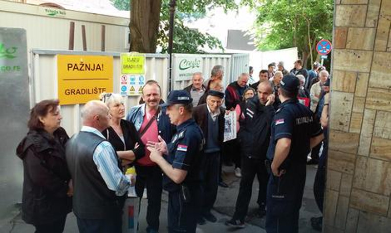 Краљево: Стотину бивших радника „Магнохрома“ протестује испред суда јер правосуђе не обраћа пажњу на раднике Краљево: Стотину бивших радника „Магнохрома“ протестује испред суда јер правосуђе не обраћа пажњу на раднике