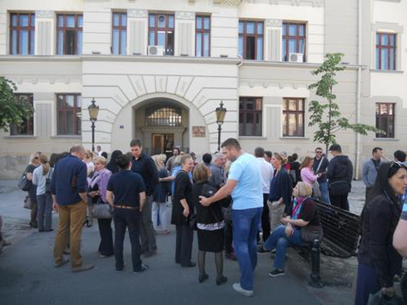 ПРОТЕСТ ПРОСВЕТАРА У ЧАЧКУ Нећемо да нам ветеринар оцењује наставу из српског ПРОТЕСТ ПРОСВЕТАРА У ЧАЧКУ Нећемо да нам ветеринар оцењује наставу из српског