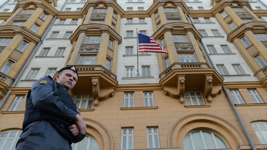 Захарова: „Амерички дипломата“ је агент CIA, а до инцидента је дошло кад се маскиран враћао „из акције“ Захарова: „Амерички дипломата“ је агент CIA, а до инцидента је дошло кад се маскиран враћао „из акције“