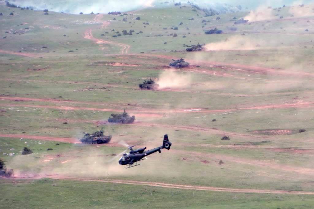 Војска на Пештеру увежбавала одбијање напада на Србију из два правца Војска на Пештеру увежбавала одбијање напада на Србију из два правца