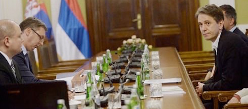 Прочитајте како је Вучић одлепио када му је под нос стављена тужба коју већ више од две године одбија да прими Прочитајте како је Вучић одлепио када му је под нос стављена тужба коју већ више од две године одбија да прими