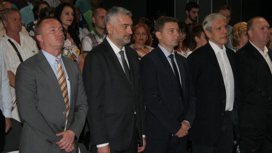 Ко ће поново да на једном месту окупи НАТО дајгуз опозицију? Ко ће поново да на једном месту окупи НАТО дајгуз опозицију?