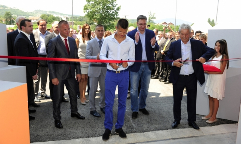 Вучићева Србија: Увози терористе, извози инжењере, научнике, лекаре... Вучићева Србија: Увози терористе, извози инжењере, научнике, лекаре...