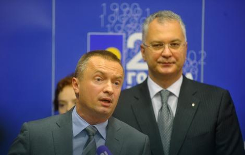 Екипа Дајгуз странке у акцији продирања у дебело црево Хилари Клинтон Екипа Дајгуз странке у акцији продирања у дебело црево Хилари Клинтон