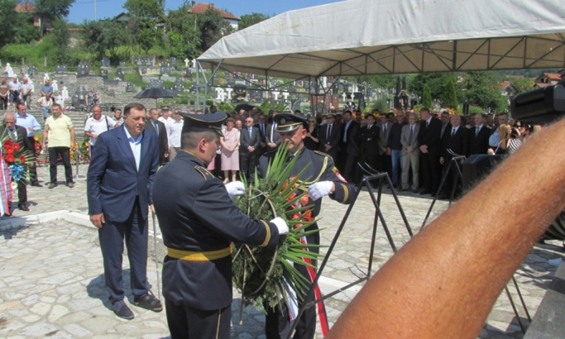 Пустили смо Космет, оде и Српска низ воду! Пустили смо Космет, оде и Српска низ воду!