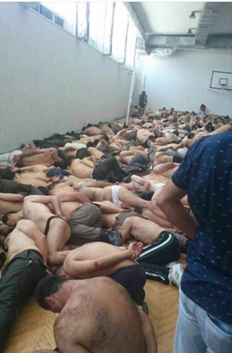 Погледајте како Ердоган понижава турску војску (фото) Погледајте како Ердоган понижава турску војску (фото)