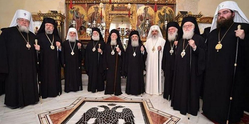 На Криту је патријарх Вартоломеј показао намеру да понови тужни пут западног папизма На Криту је патријарх Вартоломеј показао намеру да понови тужни пут западног папизма