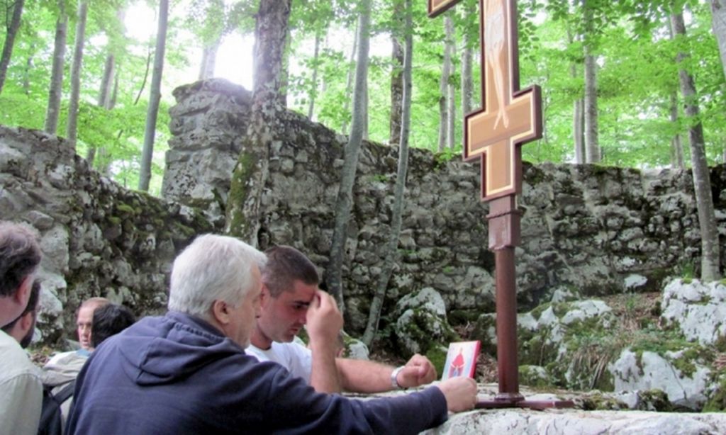 Служењем парастоса побијеним Србима обиљежен дан сјећања на Јадовно Служењем парастоса побијеним Србима обиљежен дан сјећања на Јадовно