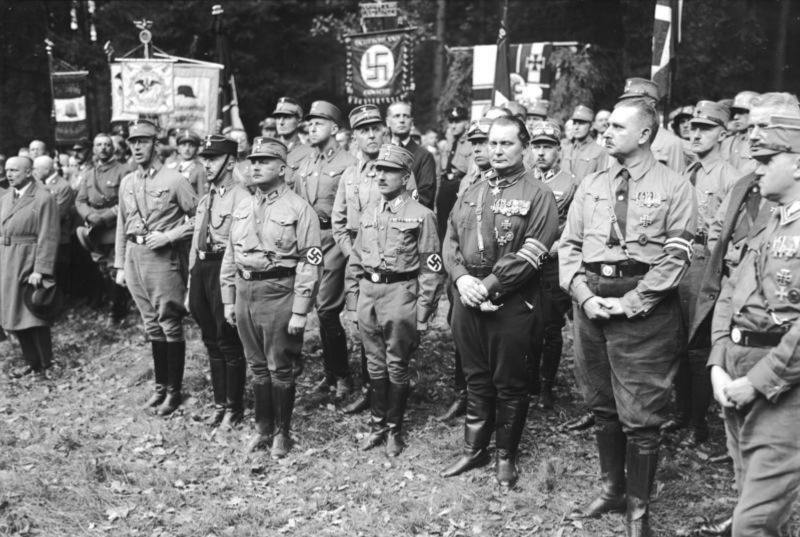 Bundesarchiv_Bild_102-02134,_Bad_Harzburg,_Gründung_der_Harzburger_Front