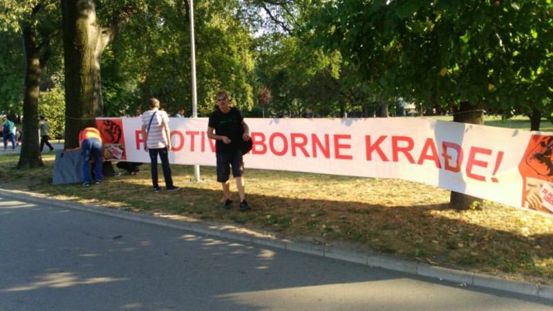 У Пионирском парку одржан протест због изборне крађе и нелегалности нове владе У Пионирском парку одржан протест због изборне крађе и нелегалности нове владе