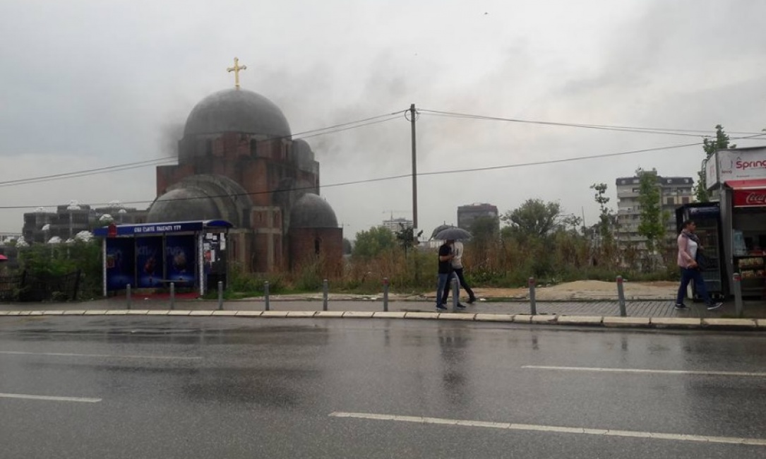 Зашто српски медији и влада ћуте док у Приштини гори храм Христа Спаса који су запалили шиптарски фашисти? (видео) Зашто српски медији и влада ћуте док у Приштини гори храм Христа Спаса који су запалили шиптарски фашисти? (видео)