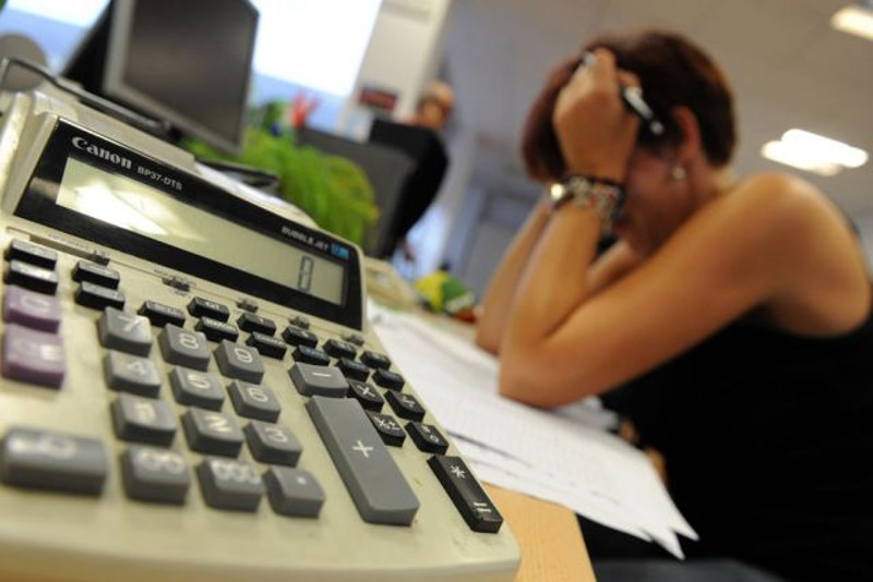 Стотинама парафискалних намета и такси држава убија привреду Стотинама парафискалних намета и такси држава убија привреду