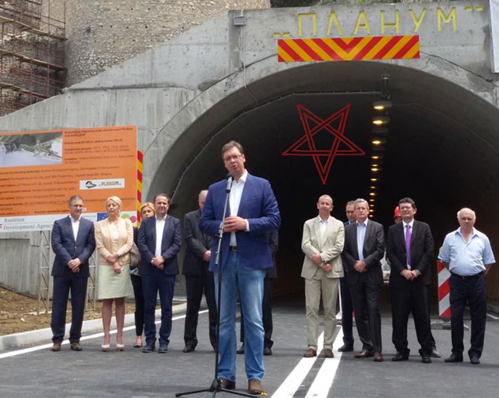 У тунелу усред мрака сија напредна петокрака! (видео) У тунелу усред мрака сија напредна петокрака! (видео)