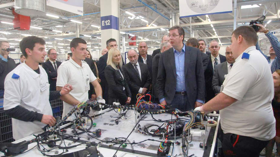 ДИНКИЋЕВО ЛУДИЛО У НАСТАВЦИМА! За шест страних компанија 23 милиона евра подстицаја ДИНКИЋЕВО ЛУДИЛО У НАСТАВЦИМА! За шест страних компанија 23 милиона евра подстицаја