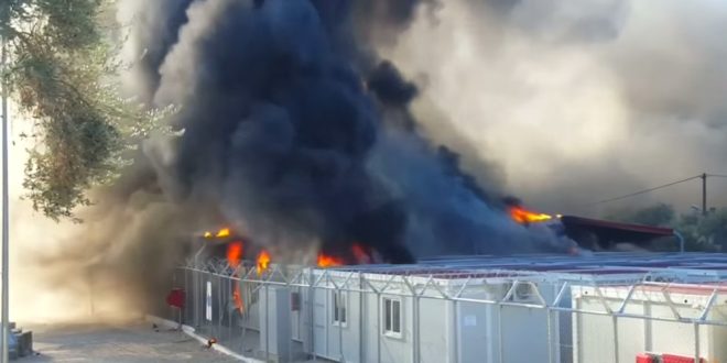 Мигранти запалили азилантски центар ЕУ на Лезбосу (видео) Мигранти запалили азилантски центар ЕУ на Лезбосу (видео)