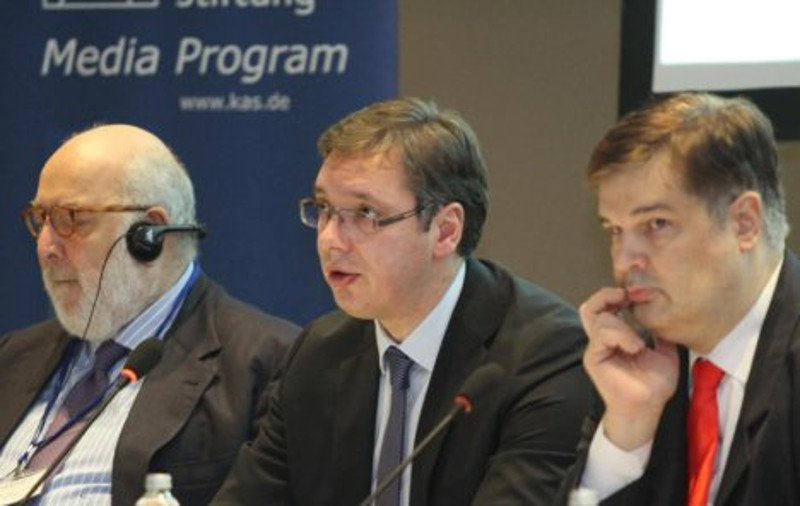 Новинари демонстративно напустили регионални медијски скуп када је Вучић почео да говори Новинари демонстративно напустили регионални медијски скуп када је Вучић почео да говори
