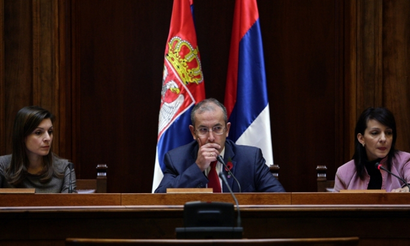 Шеф Делегације ЕУ Мајкл Девенпорт у Србији би да на енглеском подноси извештаје српској скупштини, Двери и радикали блокирали идиотизам Шеф Делегације ЕУ Мајкл Девенпорт у Србији би да на енглеском подноси извештаје српској скупштини, Двери и радикали блокирали идиотизам