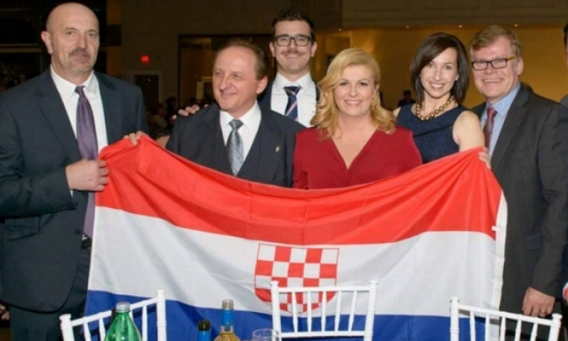 Хрвати у Србији масовно гласали за проусташку председницу Колинду Грабар Китаровић Хрвати у Србији масовно гласали за проусташку председницу Колинду Грабар Китаровић