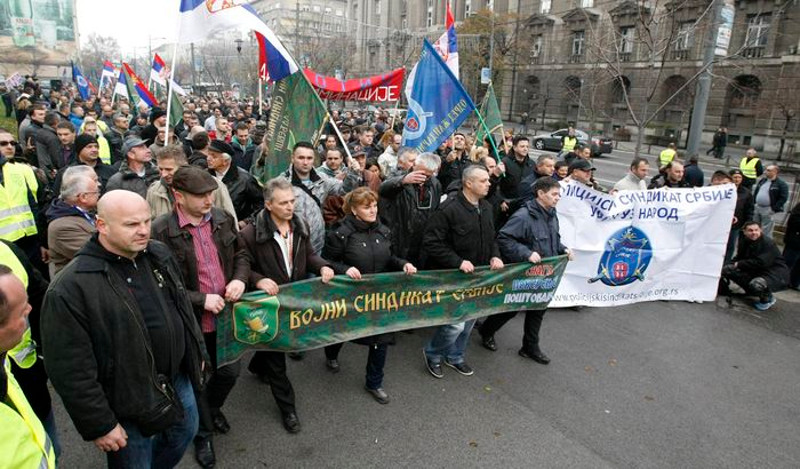 ВОЈНИ СИНДИКАТ ИМА НОВУ ПОРУКУ ЗА ВУЧИЋА: Забрањени снимак који медији неће да прикажу! (видео) ВОЈНИ СИНДИКАТ ИМА НОВУ ПОРУКУ ЗА ВУЧИЋА: Забрањени снимак који медији неће да прикажу! (видео)