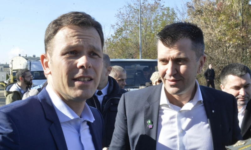 Министар војни из офшор зоне Министар војни из офшор зоне