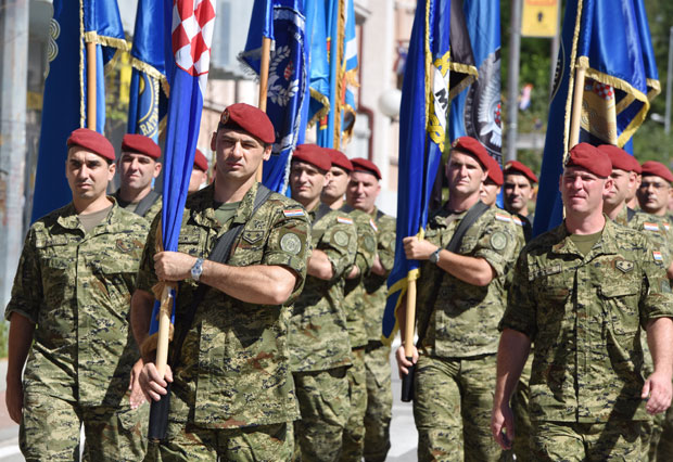 Хрватска враћа војни рок Хрватска враћа војни рок