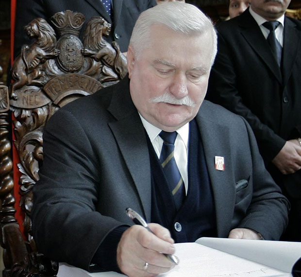 ПРИМАО НОВАЦ ЗА ЦИНКАРЕЊЕ: Валенса као агент Болек радио за комунистичку тајну полицију ПРИМАО НОВАЦ ЗА ЦИНКАРЕЊЕ: Валенса као агент Болек радио за комунистичку тајну полицију