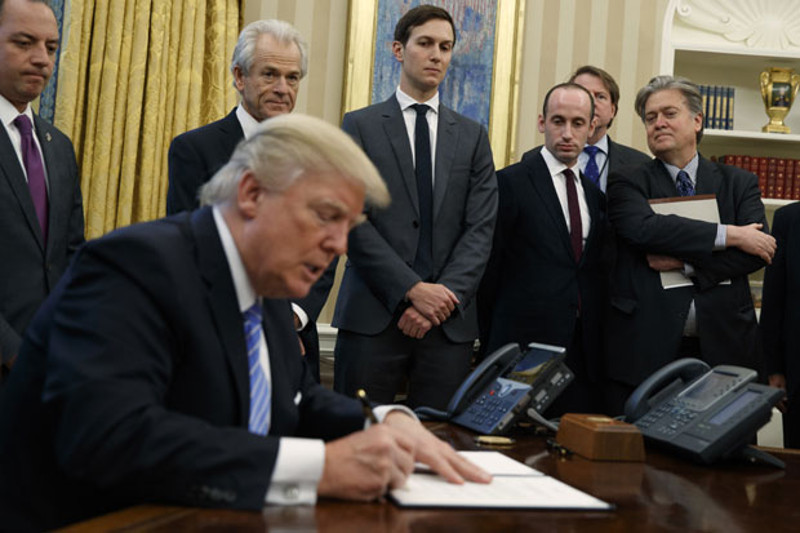 СА РЕЧИ НА ДЕЛА: Трамп потписао повлачење САД из Транспацифичког споразума СА РЕЧИ НА ДЕЛА: Трамп потписао повлачење САД из Транспацифичког споразума