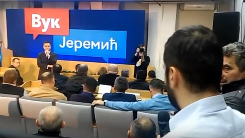 Незгодна питања за Вука Јеремића (видео) Незгодна питања за Вука Јеремића (видео)