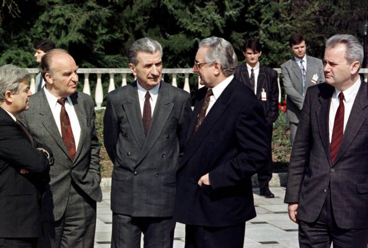 Немачка политички патуљак, ЕУ личи на Југославију пред распад Немачка политички патуљак, ЕУ личи на Југославију пред распад