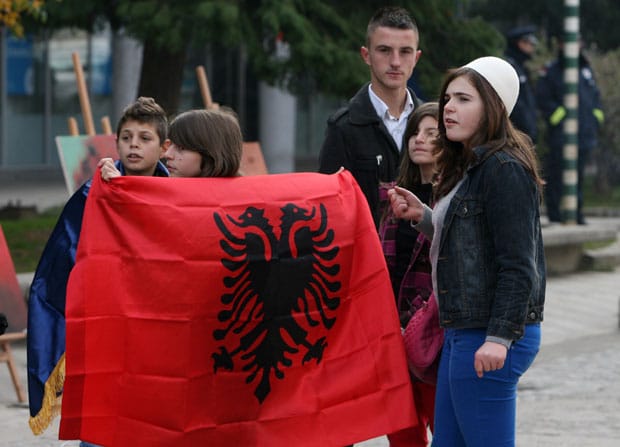 СТОП ДИСКРИМИНАЦИЈИ СРБА У БУЈАНОВЦУ: Све функције Албанцима, нема ћирилице, улицама имена терориста! СТОП ДИСКРИМИНАЦИЈИ СРБА У БУЈАНОВЦУ: Све функције Албанцима, нема ћирилице, улицама имена терориста!