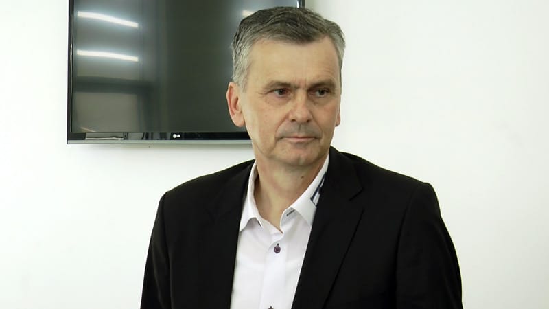 Стаматовић: Вучић по Србији "витла" са сто аутобуса Стаматовић: Вучић по Србији "витла" са сто аутобуса