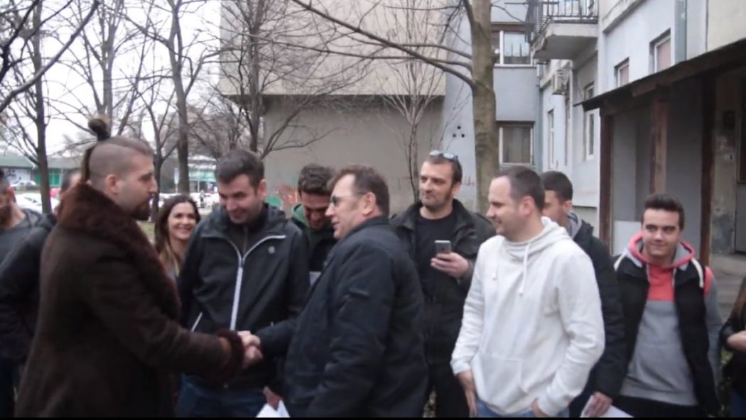 Дочекали чику као да је већ пост'о преЦедник (видео) Дочекали чику као да је већ пост'о преЦедник (видео)