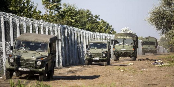 Мађарска кроз бодљикаву жицу на граници са Србијом пушта струју Мађарска кроз бодљикаву жицу на граници са Србијом пушта струју