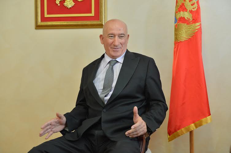 Миливој Катнић је под директном контролом западних обавештајних структура и криминалне банде коју воде Ђукановић, Суботић, Дахлан и Беба Поповић Миливој Катнић је под директном контролом западних обавештајних структура и криминалне банде коју воде Ђукановић, Суботић, Дахлан и Беба Поповић