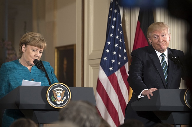 Sunday Times: Трамп предочио Меркеловој да Немачка за НАТО дугује 375 милијарди долара Sunday Times: Трамп предочио Меркеловој да Немачка за НАТО дугује 375 милијарди долара