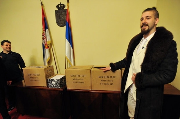 САМО ЈАКО! Кладионице у паници због Белог, Прелетачавић стиже Шешеља, за петама Јеремићу и Јанковићу САМО ЈАКО! Кладионице у паници због Белог, Прелетачавић стиже Шешеља, за петама Јеремићу и Јанковићу