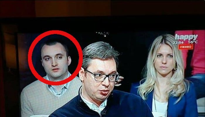 ПРОВАЉЕНИ СТЕ! Момак који је вечерас пао у несвест, је СНС глумац из спота са авионом! (фото) ПРОВАЉЕНИ СТЕ! Момак који је вечерас пао у несвест, је СНС глумац из спота са авионом! (фото)