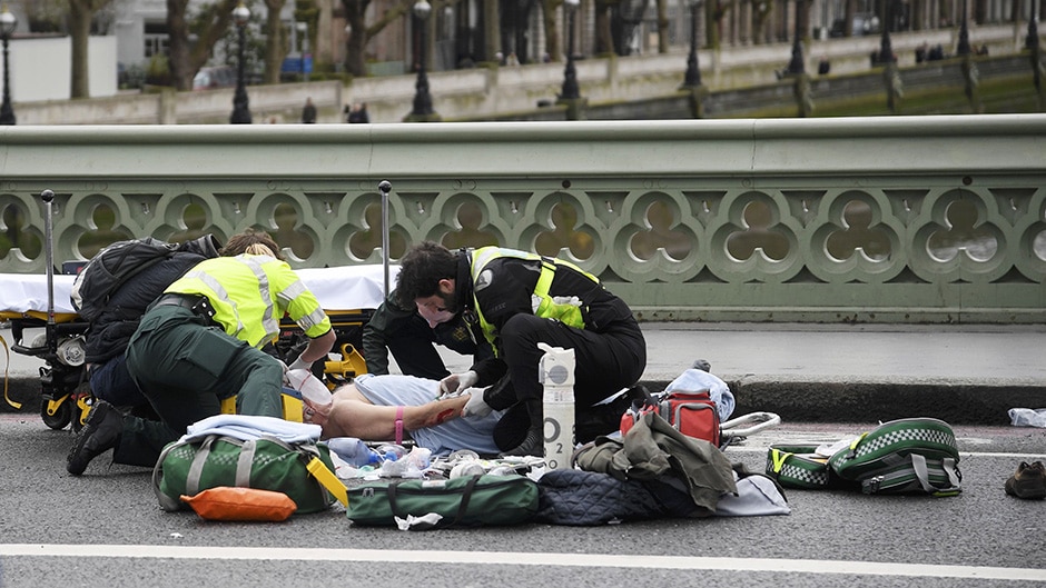 Пуцњава испред парламента Велике Британије, има и мртвих (фото)