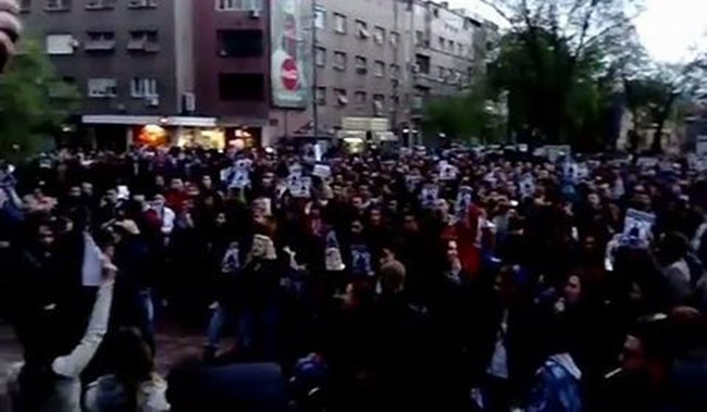 Ниш: „Није наш председник”, „ав, ав, ав”, „Онесвести се”, „Готов је” Ниш: „Није наш председник”, „ав, ав, ав”, „Онесвести се”, „Готов је”