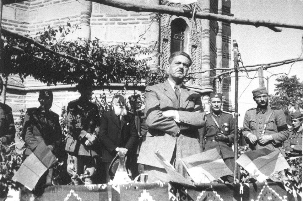 Шешељу, како би било да ти мртвом Димитрију Љотићу попушиш курац? Шешељу, како би било да ти мртвом Димитрију Љотићу попушиш курац?