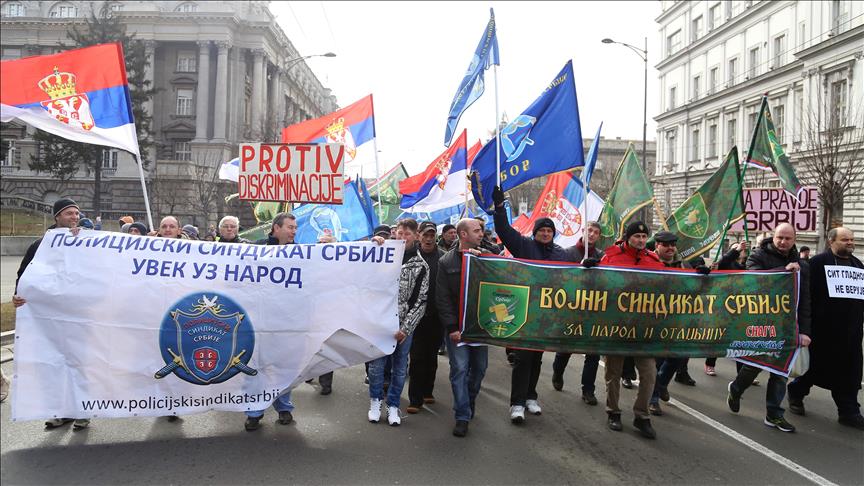 Масовни протест грађана, војске и полиције: У исти строј за бољи живот (видео) Масовни протест грађана, војске и полиције: У исти строј за бољи живот (видео)
