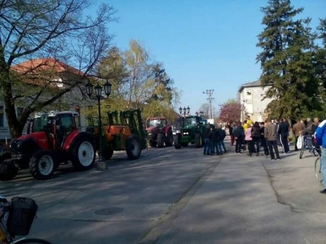 Србобран устао против напредњачких батинаша! Србобран устао против напредњачких батинаша!