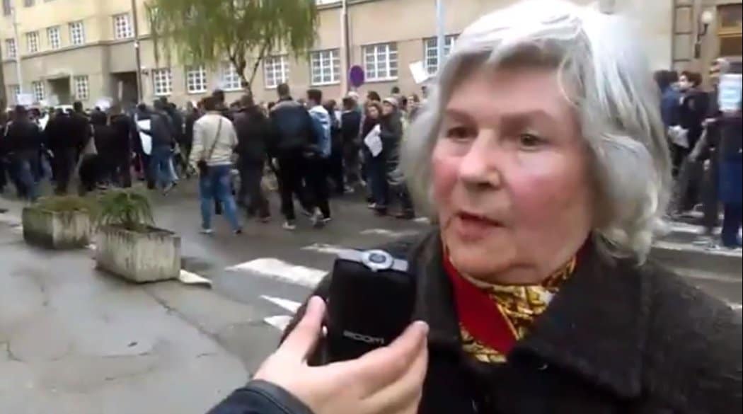 Бака из Ниша: "Празни фрижидер, празни замрзивачи, немамо људи шта да једемо док они бесне и нашу земљу продају" (видео) Бака из Ниша: "Празни фрижидер, празни замрзивачи, немамо људи шта да једемо док они бесне и нашу земљу продају" (видео)
