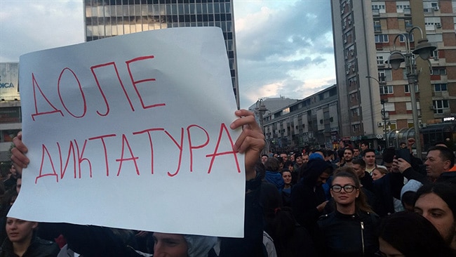 Вучић је фарсом од избора маскирао своју пузајућу диктатуру Вучић је фарсом од избора маскирао своју пузајућу диктатуру