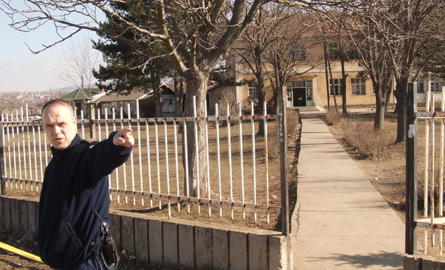 Срби у замци лажне албанске државе и Вучићевог режима - Школа преваре, насиља и лицемерја Срби у замци лажне албанске државе и Вучићевог режима - Школа преваре, насиља и лицемерја