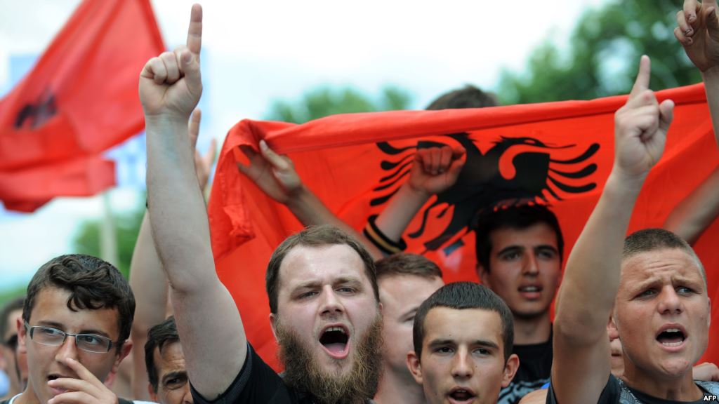 У новој влади Заева и бивши шиптарски терористи из ОВК и ОНА У новој влади Заева и бивши шиптарски терористи из ОВК и ОНА
