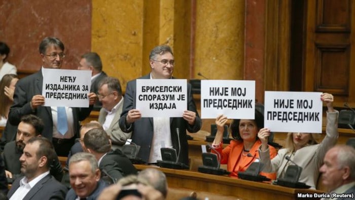 Народ на улицама Београда протестује против диктатуре и инаугурације Вучића за председника Народ на улицама Београда протестује против диктатуре и инаугурације Вучића за председника